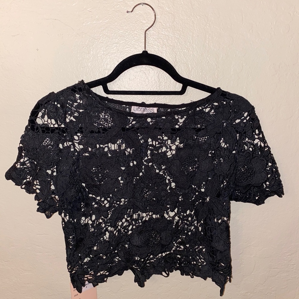 NWT Black sheer lace crop top (Small)